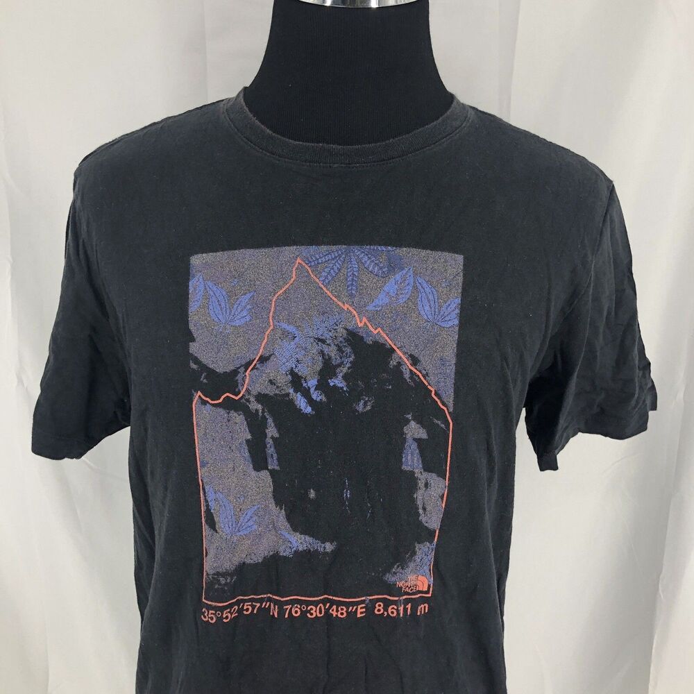 The North Face Large Mountain Flower Scene Black Short Sleeve T Shirt Large